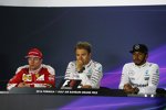 Nico Rosberg (Mercedes), Lewis Hamilton (Mercedes) und Kimi Räikkönen (Ferrari) 