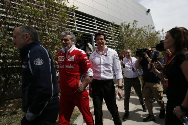 Franz Tost Maurizio Arrivabene Toto Wolff Ferrari Scuderia Ferrari F1Toro Rosso Scuderia Toro Rosso F1 ~Franz Tost, Maurizio Arrivabene und Toto Wolff ~ 