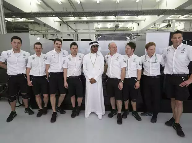 Lewis Hamilton als Scheich Titel-Bild zur News: Lewis Hamilton als Scheich