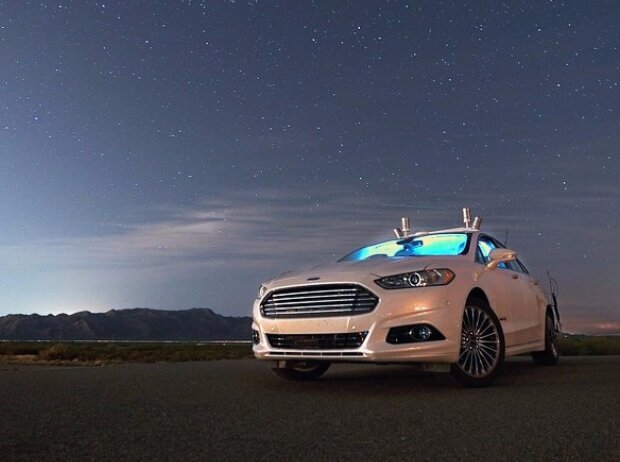 Titel-Bild zur News: Autonom fahrendes Forschungsfahrzeug von Ford