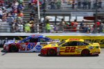 AJ Allmendinger (JTG) und Joey Logano (Penske) 