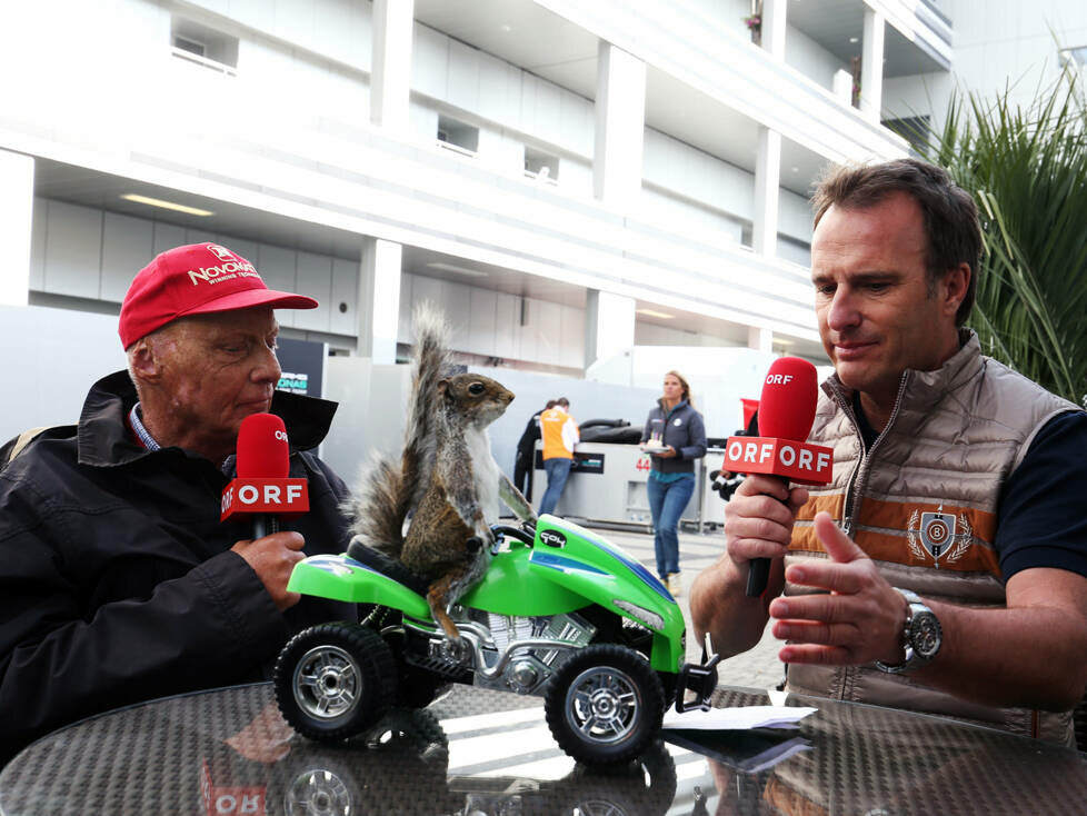 Niki Lauda und Ernst Hausleitner mit dem Eichhörnchen