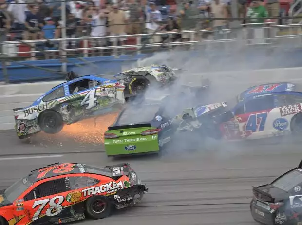 Titel-Bild zur News: Kevin Harvick, Ricky Stenhouse, AJ Allmendinger