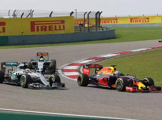 Daniel Ricciardo, Lewis Hamilton Titel-Bild zur News: Daniel Ricciardo, Lewis Hamilton