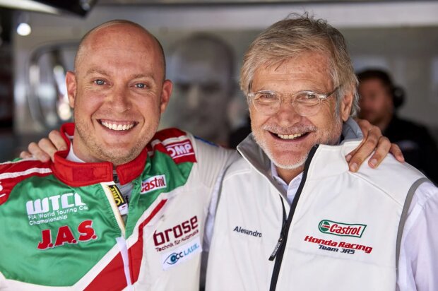 Honda Castrol Honda World Touring Car Team WTCC ~Rob Huff und Honda-Teamchef Alessandro Mariani~ Honda Castrol Honda World Touring Car Team WTCC ~Rob Huff und Honda-Teamchef Alessandro Mariani~