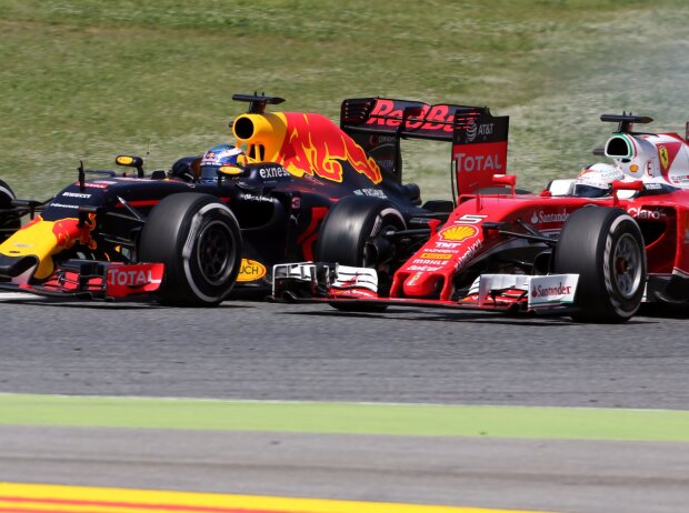 Daniel Ricciardo, Sebastian Vettel Daniel Ricciardo, Sebastian Vettel