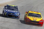 Joey Logano (Penske) und Jimmie Johnson (Hendrick) 