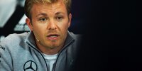 Bild zum Inhalt: Nach Mercedes-Crash: Hamilton plaudert, Rosberg mauert