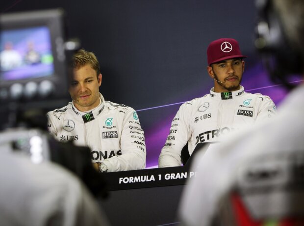 Titel-Bild zur News: Kamera, Nico Rosberg, Lewis Hamilton