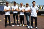 Jolyon Palmer (Renault), Esteban Ocon, Kevin Magnussen (Renault), Carmen Jorda und Jean-Denis Deletraz 
