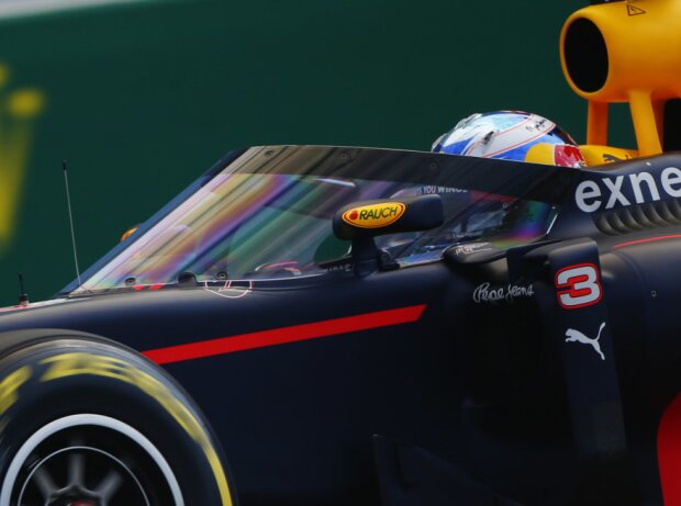 Titel-Bild zur News: Daniel Ricciardo mit Cockpitschutz