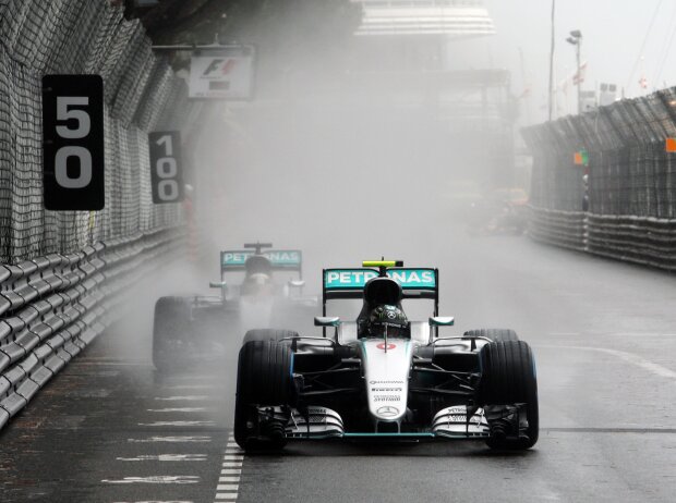 Titel-Bild zur News: Nico Rosberg vor Lewis Hamilton
