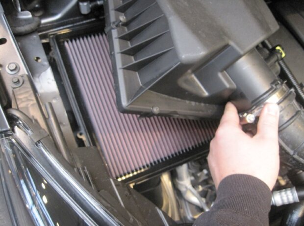 K & N-Filter im Motor des Opel Astra K & N-Filter im Motor des Opel Astra