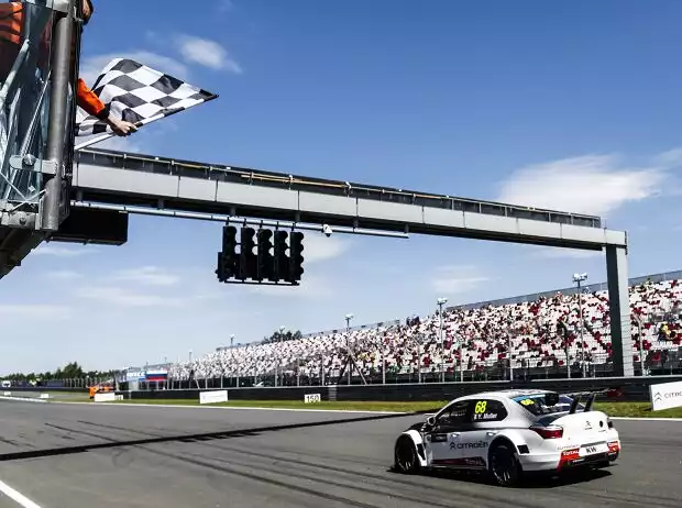 Yvan Muller gewinnt das WTCC-Rennen in Moskau Titel-Bild zur News: Yvan Muller gewinnt das WTCC-Rennen in Moskau