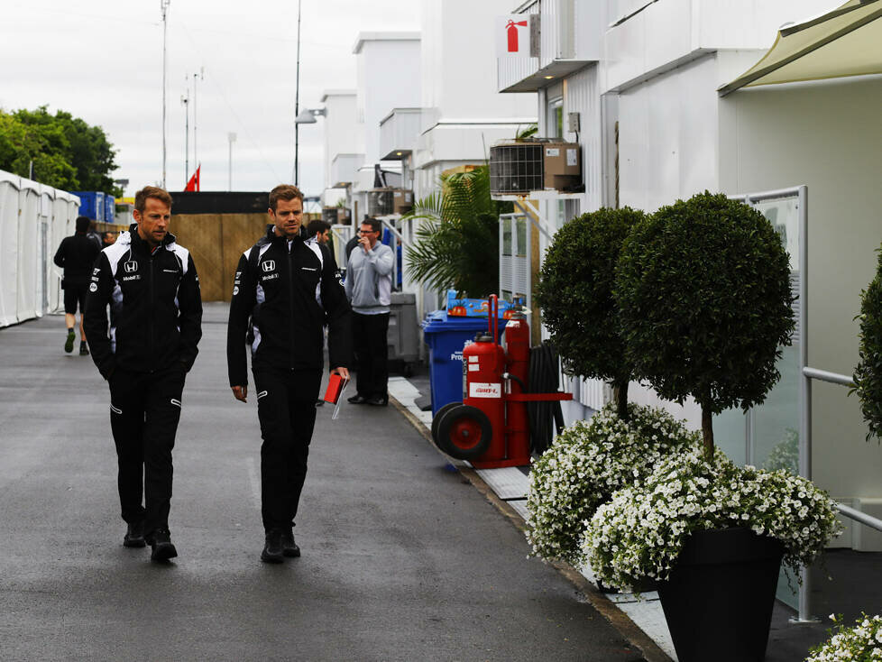 Jenson Button im Paddock von Montreal