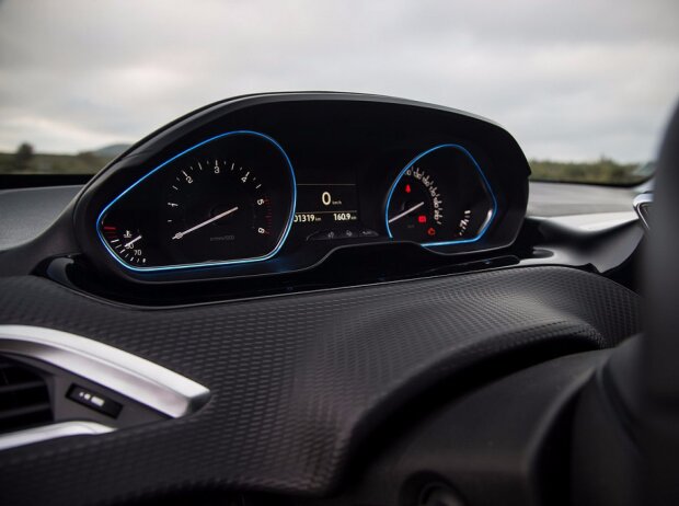 Cockpit-Detail des Peugeot 2008 2016