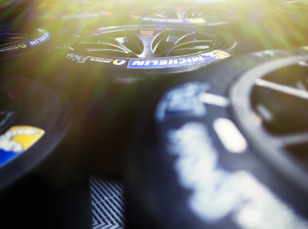 Seriensieger: Michelin ist in Le Mans seit 1998 ungeschlagen. Die Mehrheit des Starterfeldes vertraut auf die Reifen aus Clermont-Ferrand Seriensieger: Michelin ist in Le Mans seit 1998 ungeschlagen. Die Mehrheit des Starterfeldes vertraut auf die Reifen aus Clermont-Ferrand