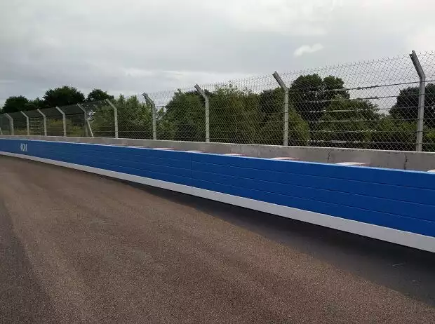 SAFER Barrier, Le Mans, Circuit de la Sarthe Titel-Bild zur News: SAFER Barrier, Le Mans, Circuit de la Sarthe