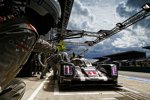 Timo Bernhard (Porsche) und Mark Webber (Porsche) und Brendon Hartley (Porsche) 