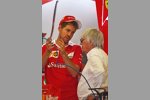 Sebastian Vettel (Ferrari) und Bernie Ecclestone 