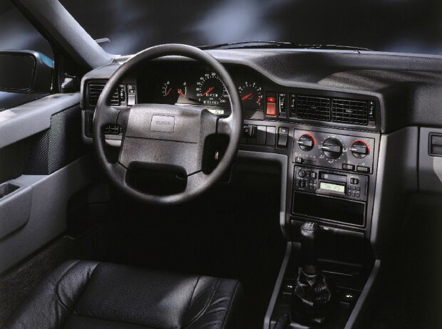Cockpit des Volvo 850 (1993)