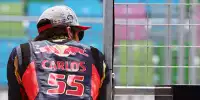 Bild zum Inhalt: Carlos Sainz schlägt Ferrari mit altem Motor - und grübelt