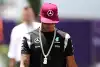 Bild zum Inhalt: Lewis Hamilton trinkt Kaffee: Miese Laune nach miesem Quali