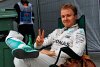 Bild zum Inhalt: Wundersame Setupprobleme? Rosberg belächelt Hamilton