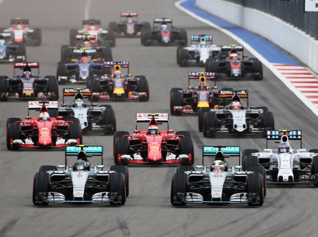 Titel-Bild zur News: Nico Rosberg, Lewis Hamilton, Start