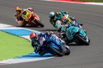 Mattia Pasini vor Danny Kent 