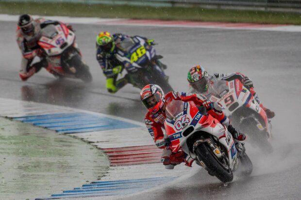  ~Andrea Dovizioso vor Danilo Petrucci, Valentino Rossi und  Scott Redding ~             