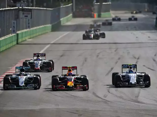 Lewis Hamilton, Max Verstappen, Valtteri Bottas Titel-Bild zur News: Lewis Hamilton, Max Verstappen, Valtteri Bottas