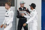 Nico Hülkenberg (Force India) und Lewis Hamilton (Mercedes) 