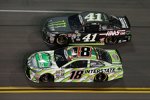 Kyle Busch (Gibbs) und Kurt Busch (Stewart/Haas) 