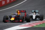 Max Verstappen (Red Bull) und Lewis Hamilton (Mercedes) 