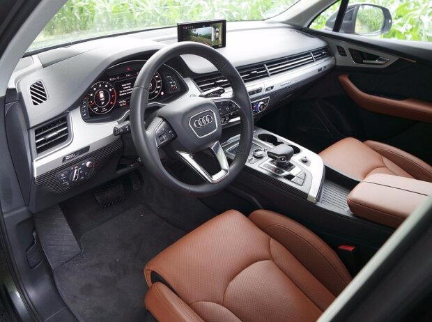 Cockpit des Audi Q7 3.0 TFSI Quattro 2016