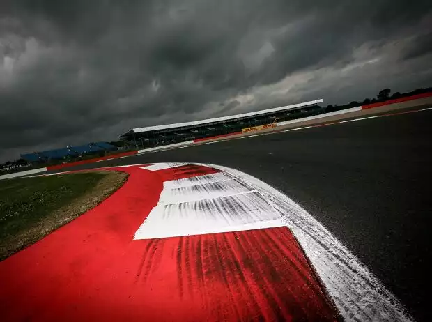 Silverstone Dunkle Wolken Titel-Bild zur News: Silverstone Dunkle Wolken
