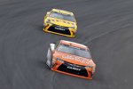 Carl Edwards (Gibbs) und Kyle Busch (Gibbs) 