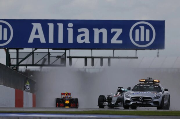 Lewis Hamilton Max Verstappen Mercedes Mercedes AMG Petronas Formula One Team F1Red Bull Red Bull Racing F1 ~Lewis Hamilton (Mercedes) und Max Verstappen (Red Bull) ~ Lewis Hamilton Max Verstappen Mercedes Mercedes AMG Petronas Formula One Team F1Red Bull Red Bull Racing F1 ~Lewis Hamilton (Mercedes) und Max Verstappen (Red Bull) ~