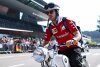 Der Weltmeister von nebenan? Vettel nimmt auch mal den Bus
