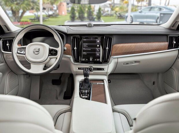 Cockpit des Volvo S90