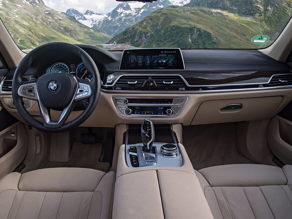 Cockpit des BMW 740Le xDrive iPerformance