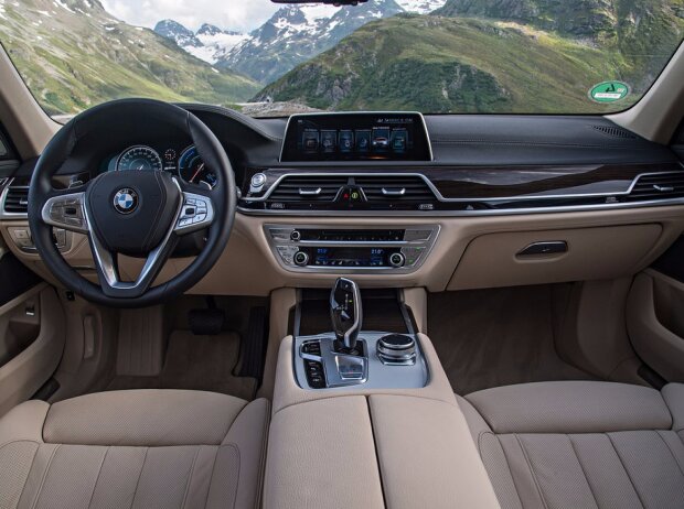 Cockpit des BMW 740Le xDrive iPerformance 