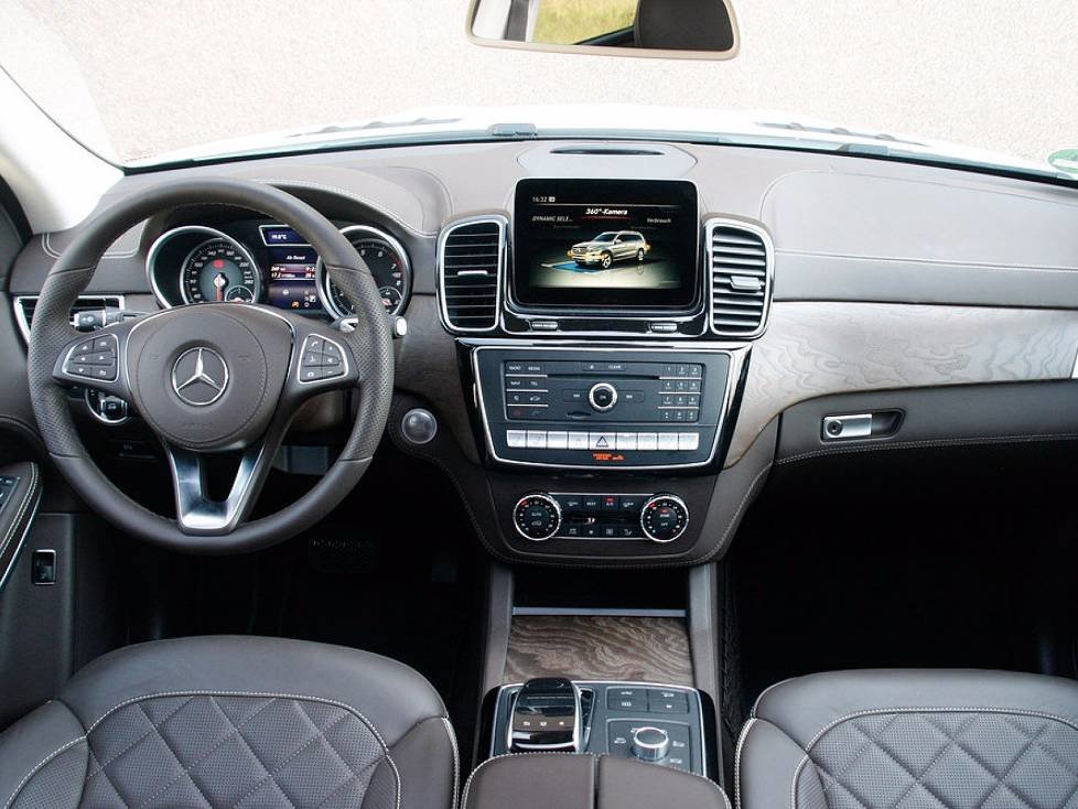 Cockpit des Mercedes-Benz GLS 500 4Matic