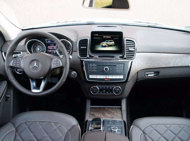Cockpit des Mercedes-Benz GLS 500 4Matic 