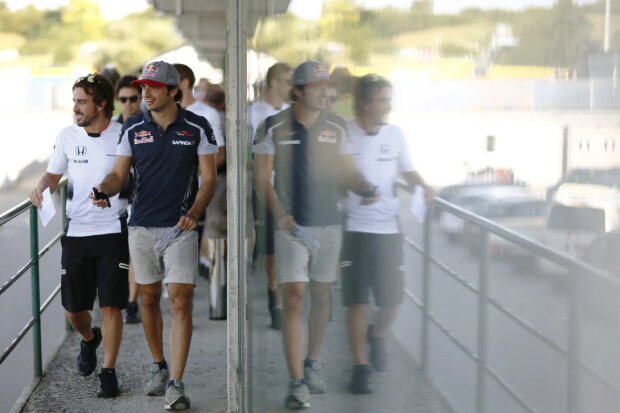 Carlos Sainz Fernando Alonso Toro Rosso Scuderia Toro Rosso F1McLaren McLaren Honda F1 ~Carlos Sainz (Toro Rosso) und Fernando Alonso (McLaren) ~ 