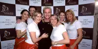 Bild zum Inhalt: Ein Drink mit Eddie Irvine: Party machen mit James Hunt