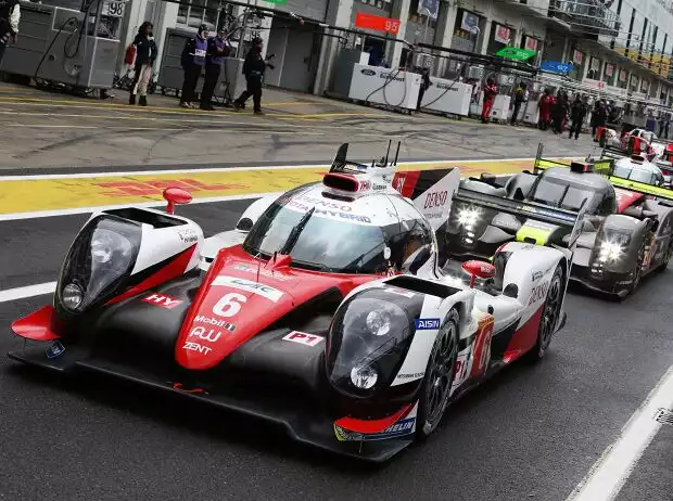 Stephane Sarrazin, Mike Conway, Kamui Kobayashi Titel-Bild zur News: Stephane Sarrazin, Mike Conway, Kamui Kobayashi