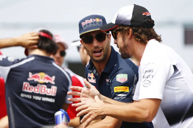 Daniel Ricciardo Fernando Alonso Red Bull Red Bull Racing F1McLaren McLaren Honda F1 ~Daniel Ricciardo (Red Bull) und Fernando Alonso (McLaren) ~ 