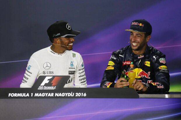 Lewis Hamilton Daniel Ricciardo Mercedes Mercedes AMG Petronas Formula One Team F1Red Bull Red Bull Racing F1 ~Lewis Hamilton (Mercedes) und Daniel Ricciardo (Red Bull) ~ 